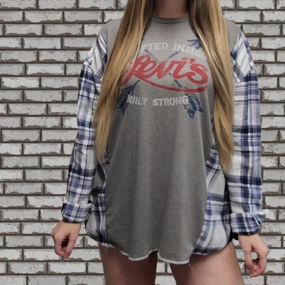 Levi's flannel tee - Picture 2 of 5